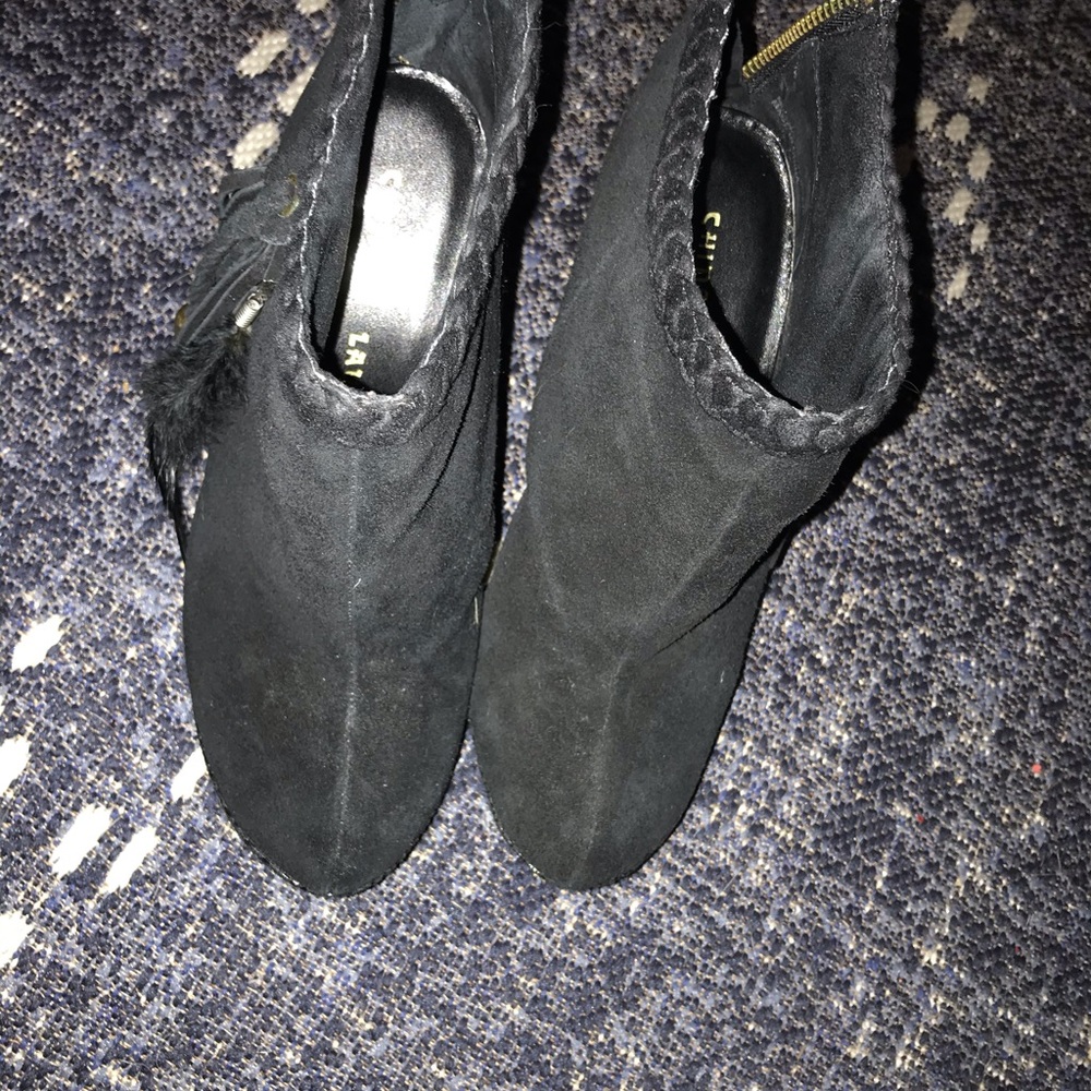 Black wedges